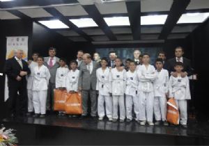 Emniyet çocukları sevindirdi